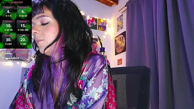 Snapshot of purple_em69 chatting on January 13, 2025, 1:23 am purple em69 online show from January 13, 2025, 1:23 am