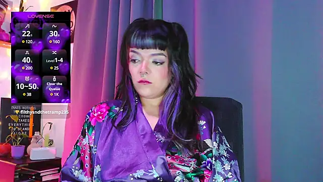 Snapshot of purple_em69 chatting on January 26, 2025, 6:17 am purple em69 online show from January 26, 2025, 6:17 am