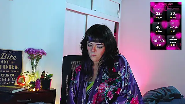 Snapshot of purple_em69 chatting on February 5, 2025, 4:59 am purple em69 online show from February 5, 2025, 4:59 am