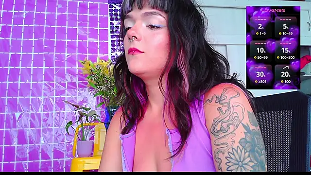 Snapshot of purple_em69 chatting on February 25, 2025, 6:20 pm purple em69 online show from February 25, 2025, 6:20 pm