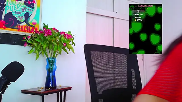 Snapshot of purple_em69 chatting on March 20, 2025, 1:04 pm purple em69 online show from March 20, 2025, 1:04 pm