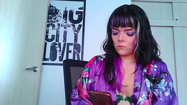 Snapshot of purple_em69 chatting on September 16, 2025, 5:25 pm purple em69 online show from September 16, 2025, 5:25 pm