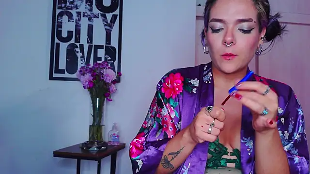 Snapshot of purple_em69 chatting on September 21, 2025, 4:47 am purple em69 online show from September 21, 2025, 4:47 am