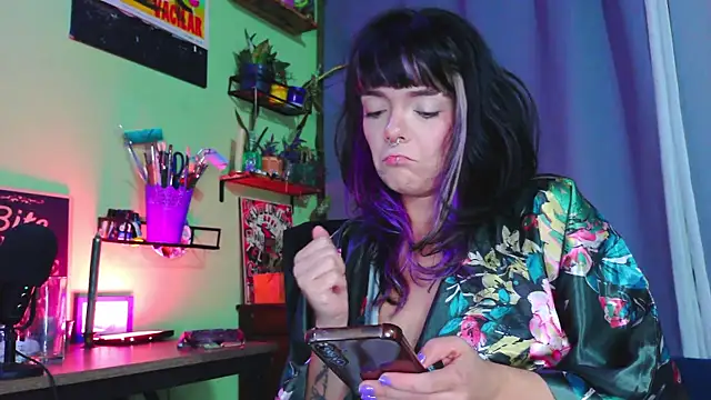 Snapshot of purple_em69 chatting on October 9, 2025, 7:50 am purple em69 online show from October 9, 2025, 7:50 am