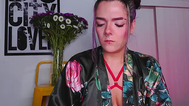 Snapshot of purple_em69 chatting on October 15, 2025, 6:57 am purple em69 online show from October 15, 2025, 6:57 am