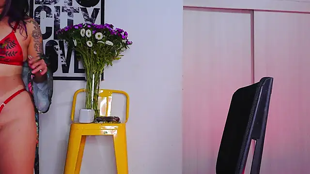 Snapshot of purple_em69 chatting on October 16, 2025, 6:47 am purple em69 online show from October 16, 2025, 6:47 am