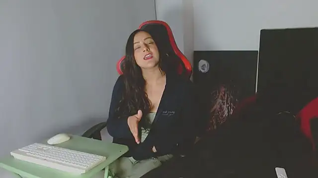 Noamartin  online show from March 7, 2026, 2:08 am