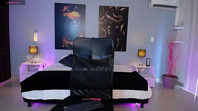 JasmineCampbell  online show from October 27, 2025, 8:13 pm