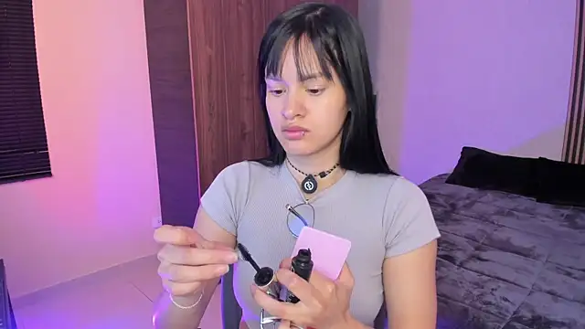 katherin smith  online show from September 10, 2025, 12:49 pm