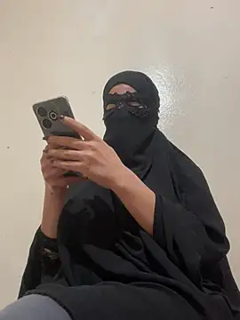 Snapshot of Hijabi_HotGirls chatting on February 19, 2025, 9:14 pm Hijabi HotGirls online show from February 19, 2025, 9:14 pm