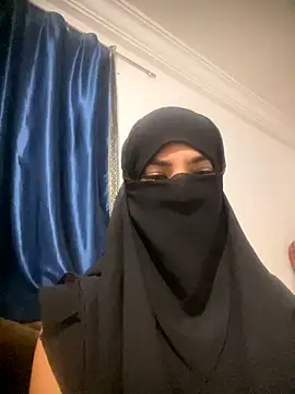 Snapshot of Hijabi_HotGirls chatting on October 19, 2025, 9:15 pm Hijabi HotGirls online show from October 19, 2025, 9:15 pm
