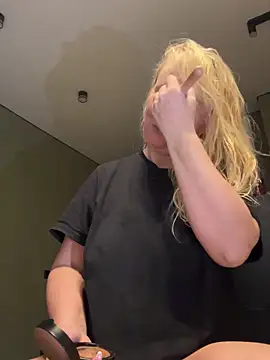 EmmaInLove23 online show from November 22, 2025, 2:21 am