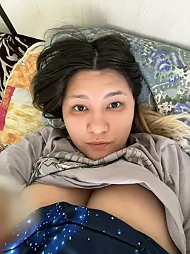 Snapshot of Olivialili chatting on March 2, 2025, 5:12 am Olivialili online show from March 2, 2025, 5:12 am