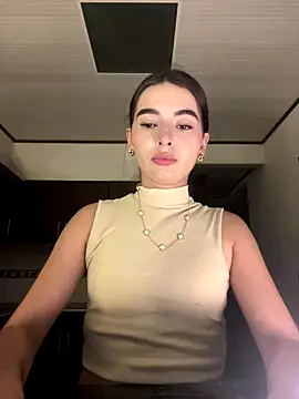 Coralinee 01 online show from December 18, 2025, 12:27 am