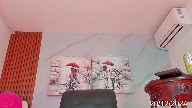 Snapshot of Karoline_Marin chatting on December 21, 2024, 9:25 pm Karoline Marin online show from December 21, 2024, 9:25 pm