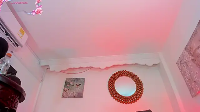 Snapshot of Karoline_Marin chatting on December 24, 2024, 2:01 pm Karoline Marin online show from December 24, 2024, 2:01 pm