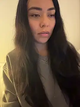 PetitLumiere online show from February 4, 2026, 4:29 am