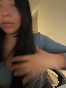 PetitLumiere online show from March 17, 2026, 4:06 am