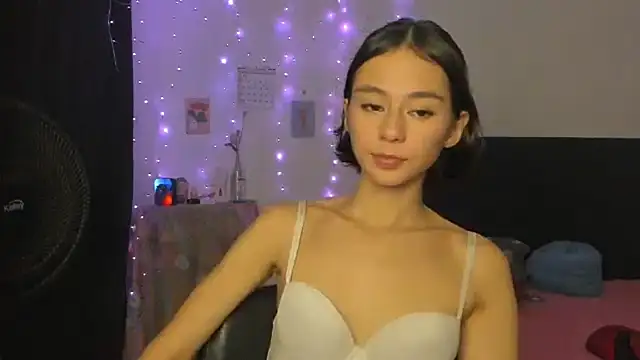 Snapshot of cute_roxana_ chatting on March 9, 2025, 11:03 pm cute roxana  online show from March 9, 2025, 11:03 pm