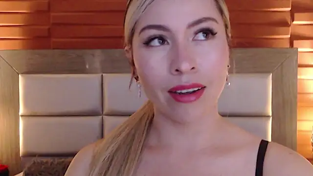 Snapshot of Ammy_Castro chatting on February 7, 2025, 7:49 pm Ammy Castro online show from February 7, 2025, 7:49 pm