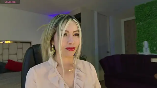 Snapshot of Ammy_Castro chatting on September 24, 2025, 9:18 pm Ammy Castro online show from September 24, 2025, 9:18 pm