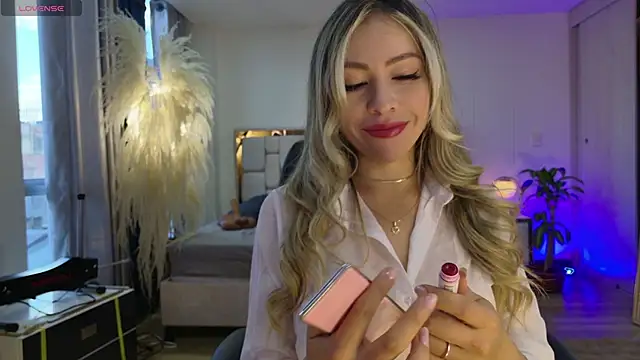 Snapshot of Ammy_Castro chatting on October 24, 2025, 9:33 pm Ammy Castro online show from October 24, 2025, 9:33 pm