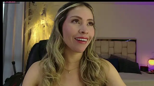 Snapshot of Ammy_Castro chatting on November 6, 2025, 9:26 pm Ammy Castro online show from November 6, 2025, 9:26 pm