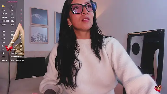 Snapshot of kira_moon__ chatting on January 4, 2025, 8:05 pm kira moon   online show from January 4, 2025, 8:05 pm