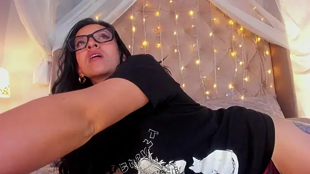 Snapshot of kira_moon__ chatting on March 9, 2025, 11:35 pm kira moon   online show from March 9, 2025, 11:35 pm