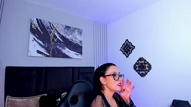 kira moon   online show from March 12, 2026, 8:59 pm