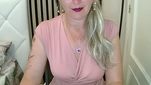 xxNoeliaxx online show from March 24, 2026, 7:57 am