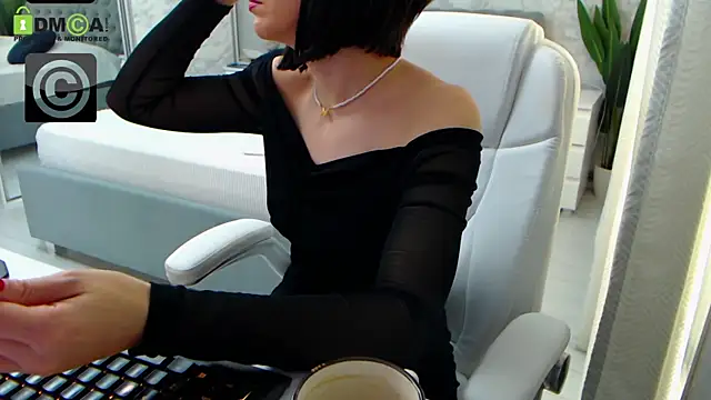 Snapshot of Ellysse_ chatting on December 19, 2024, 8:45 am Ellysse  online show from December 19, 2024, 8:45 am