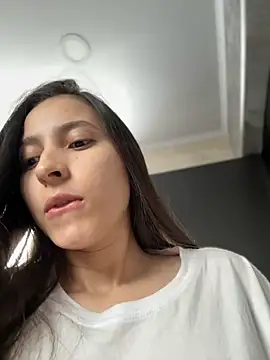 LittleDoll    online show from October 25, 2025, 1:29 pm