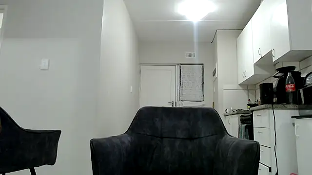 officialkhakes za online show from January 5, 2025, 6:35 pm