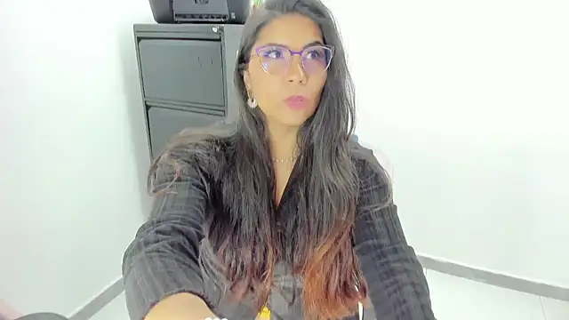 Luna Dumont online show from May 11, 2026, 1:39 pm