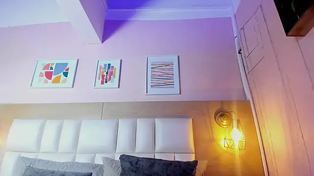 Dollar-girl online show from March 3, 2025, 5:50 pm