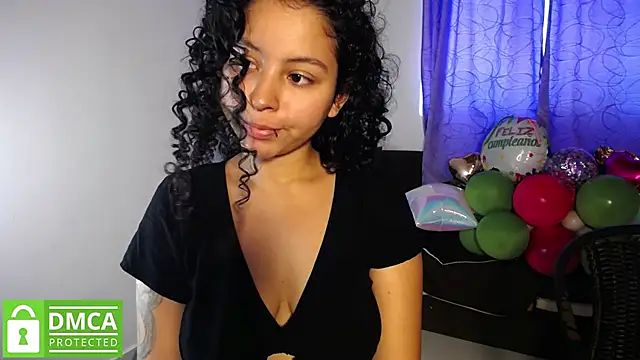 Snapshot of Mr_MrsCurie chatting on October 27, 2025, 4:55 pm Mr MrsCurie online show from October 27, 2025, 4:55 pm