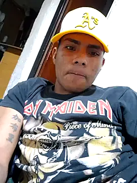 Snapshot of zoe_couplehotxx chatting on February 10, 2025, 4:52 am zoe couplehotxx online show from February 10, 2025, 4:52 am