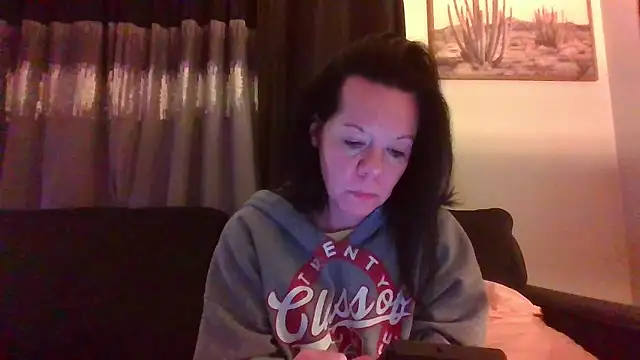 SidneyRaee online show from December 8, 2024, 1:35 am