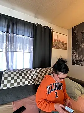 SidneyRaee online show from December 17, 2024, 3:39 pm