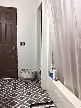 SidneyRaee online show from October 18, 2025, 12:17 pm