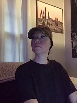 SidneyRaee online show from October 28, 2025, 3:47 pm