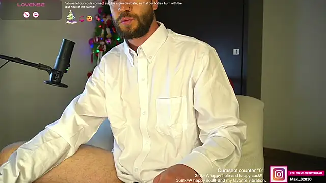 Snapshot of just_maxii chatting on December 7, 2024, 9:11 pm just maxii online show from December 7, 2024, 9:11 pm