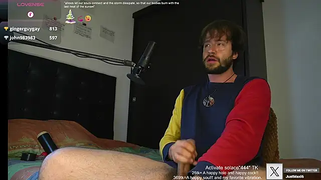 Snapshot of just_maxii chatting on February 6, 2025, 12:22 am just maxii online show from February 6, 2025, 12:22 am