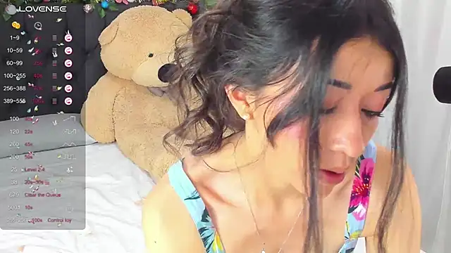 SophiaLiu online show from December 7, 2024, 7:10 pm