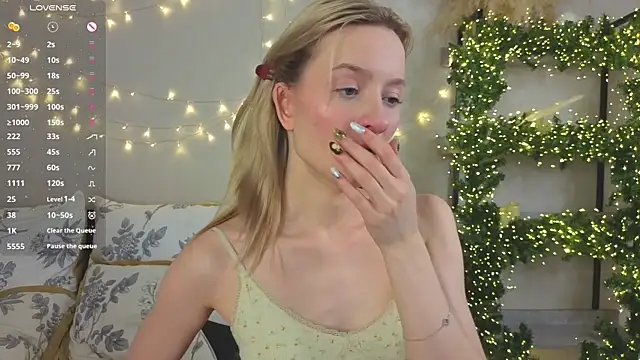 Snapshot of IdaValenti chatting on February 8, 2026, 11:08 pm IdaValenti online show from February 8, 2026, 11:08 pm