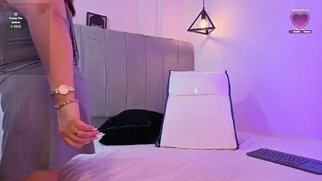 lady nylon  online show from March 29, 2026, 10:26 am