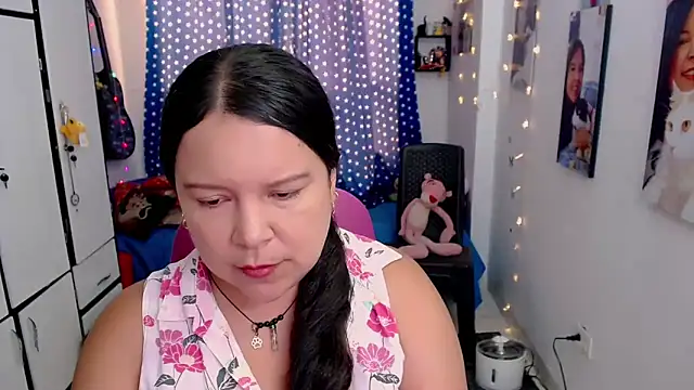 Snapshot of claryssa_ chatting on November 4, 2025, 8:30 pm claryssa online show from November 4, 2025, 8:30 pm