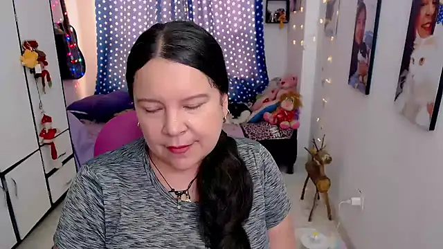 claryssa  online show from February 10, 2026, 7:51 pm