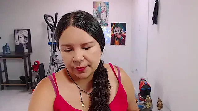 claryssa  online show from May 25, 2026, 8:04 pm